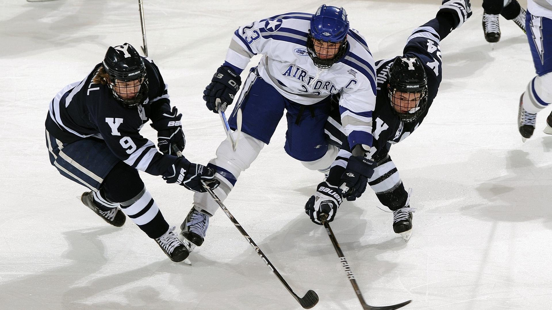足球产业链延伸推动足球培训器材市场快速发展，足球器材公司