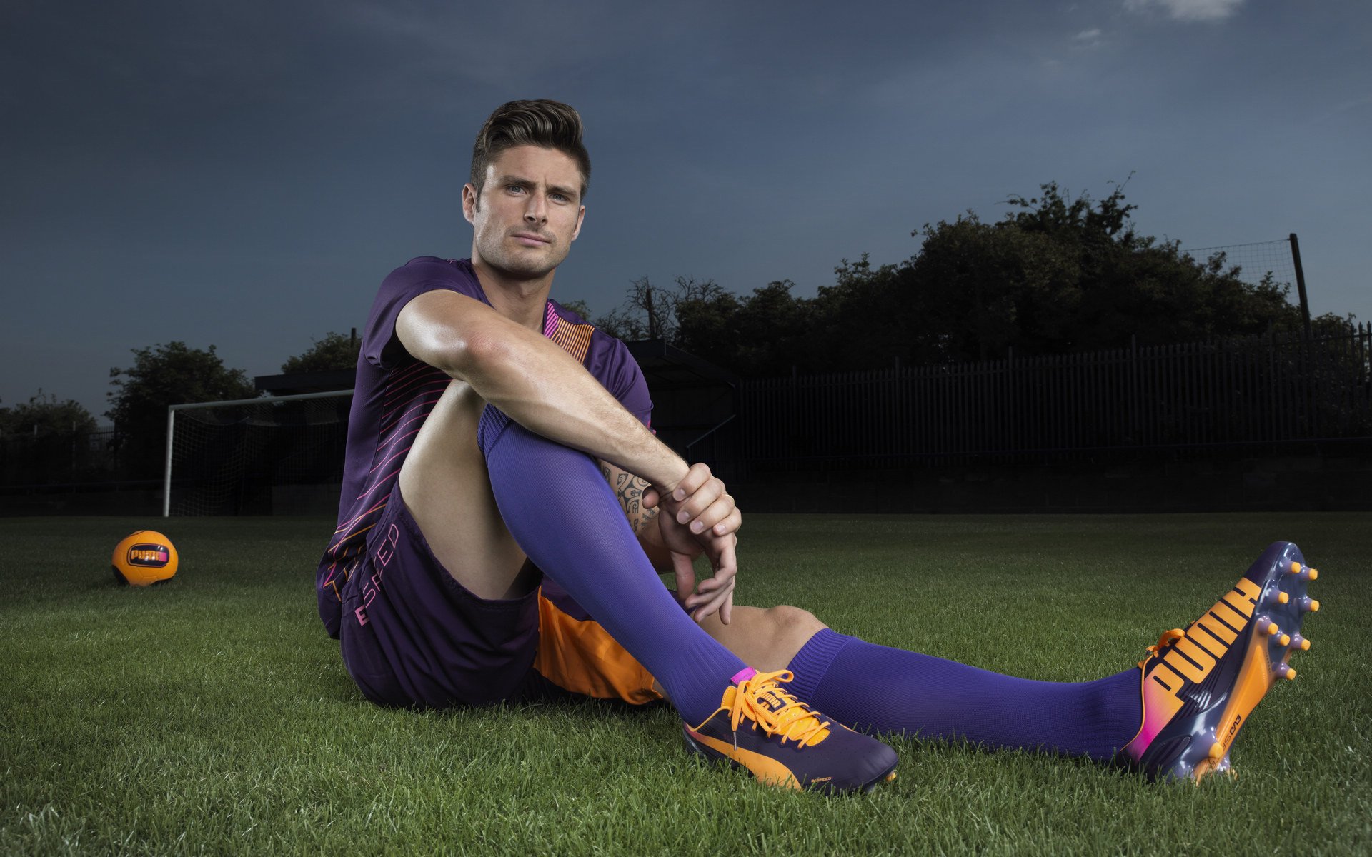 霍勒迪与字母哥默契十足挡拆无解,霍勒迪詹姆斯